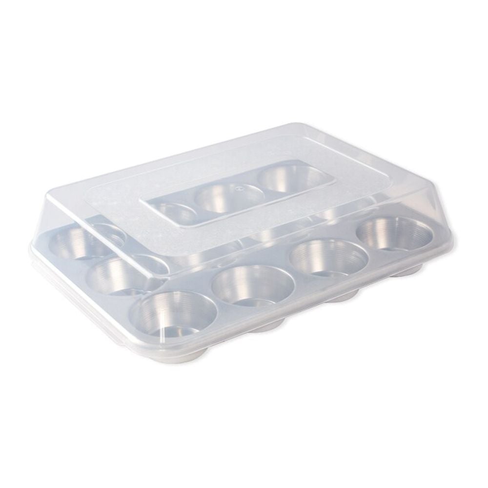 Nordic Ware Muffin Pan With High-Domed lid, 12 Cup by Nordic Ware - ISBN: 0011172455932