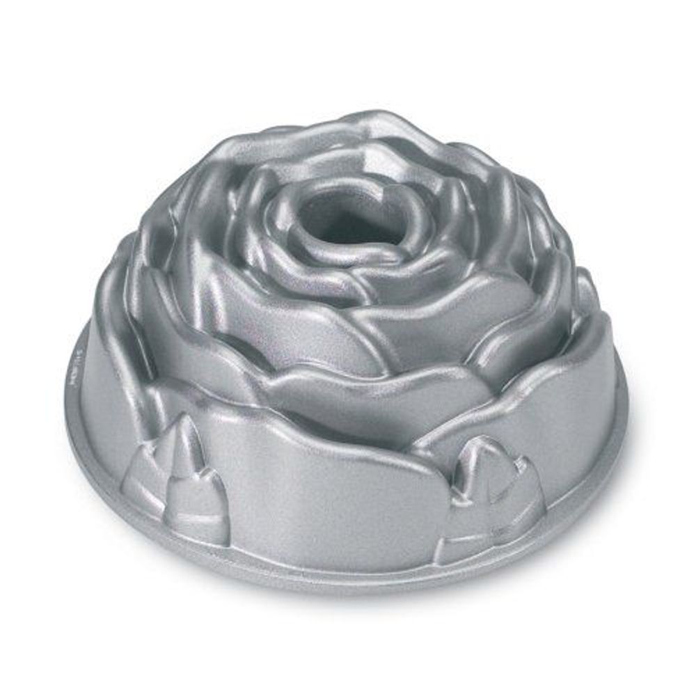 Nordic Ware Platinum Rose Cast Aluminum Bundt Pan by Nordic Ware - ISBN: 0011172541482
