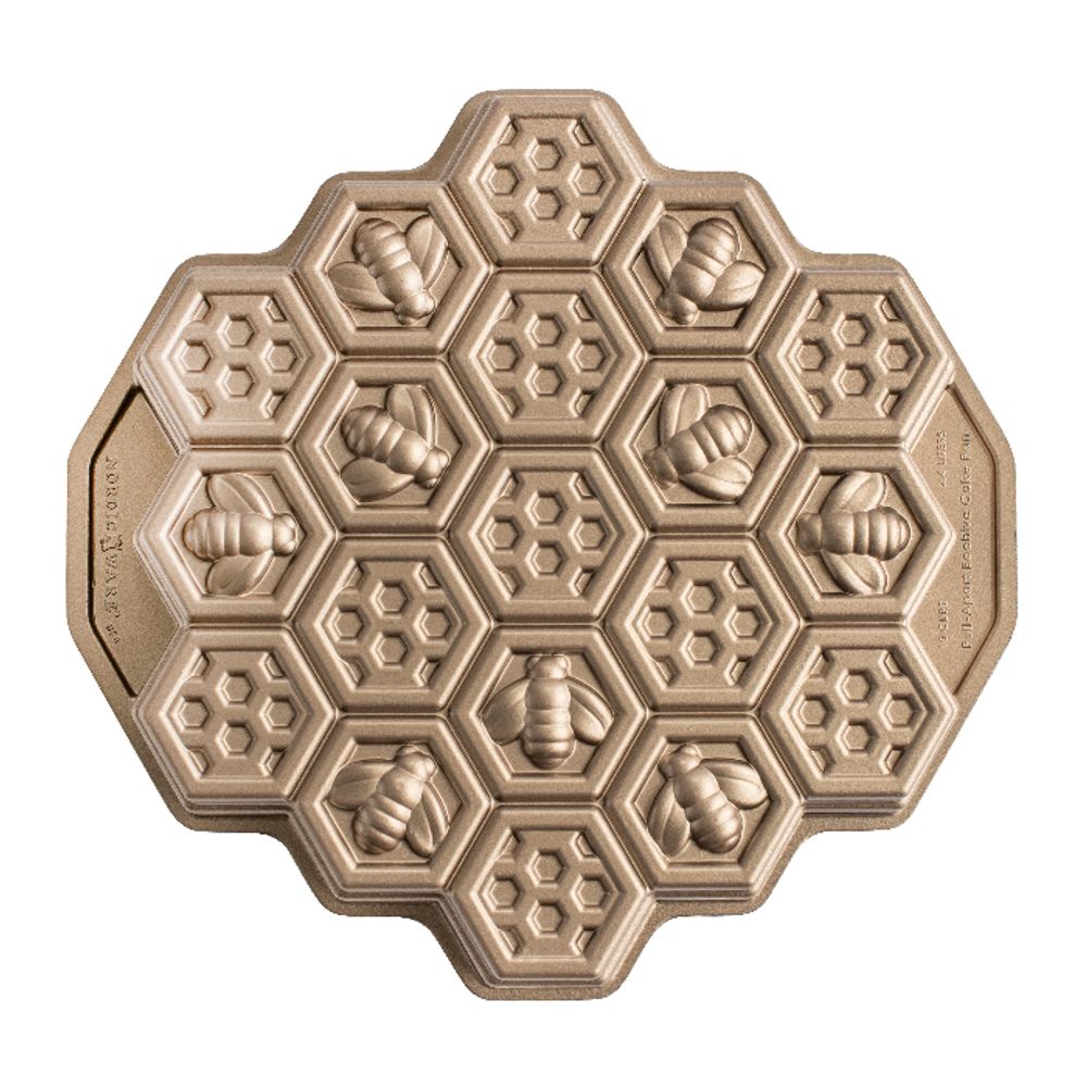 Nordic Ware Honeycomb Pull-Apart Pan by Nordic Ware - ISBN: 0011172854773