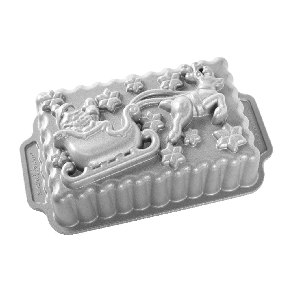 Nordic Ware Santa's Sleigh Loaf Pan by Nordic Ware - ISBN: 0011172908483