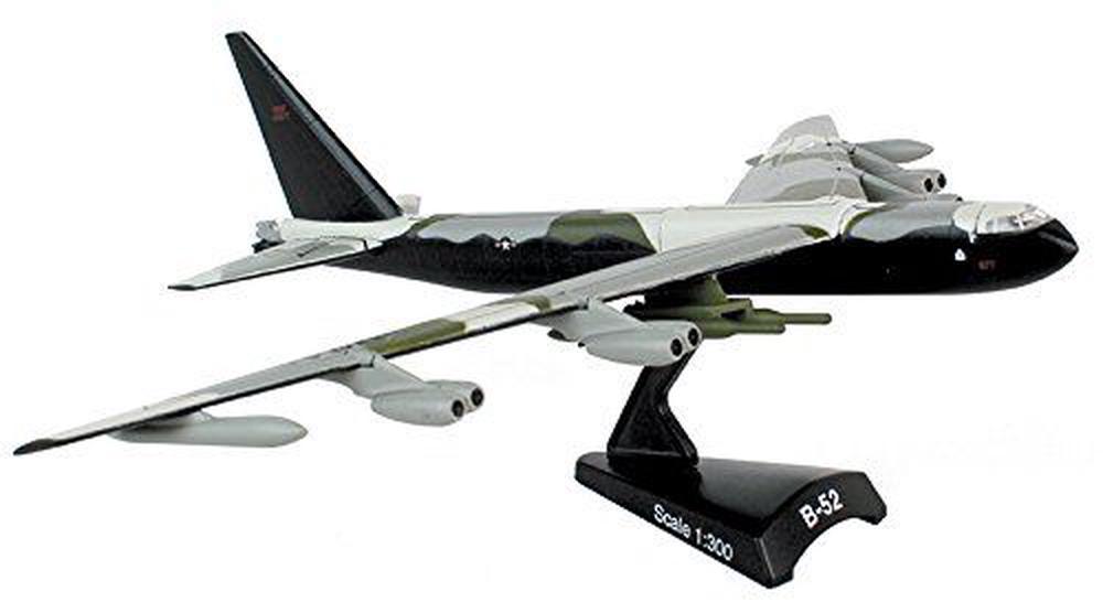 Daron Worldwide Trading B 52 Stratofortress Vehicle 1 300 Scale Buy Online At The Nile