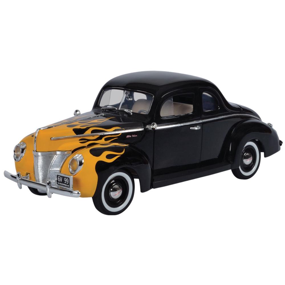 Timeless Legends - 1:18 1940 Ford Deluxe (Black), 0661732731084