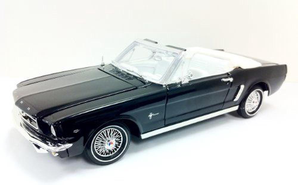 Motormax 1:18 Die-Cast 1964 1/2 Ford Mustang Convertible (Colors May Vary), 0661732731459