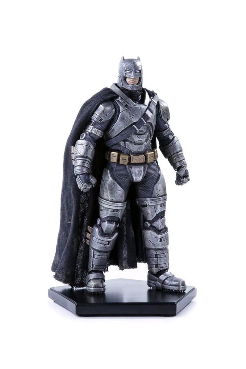 Iron studios store batman v superman