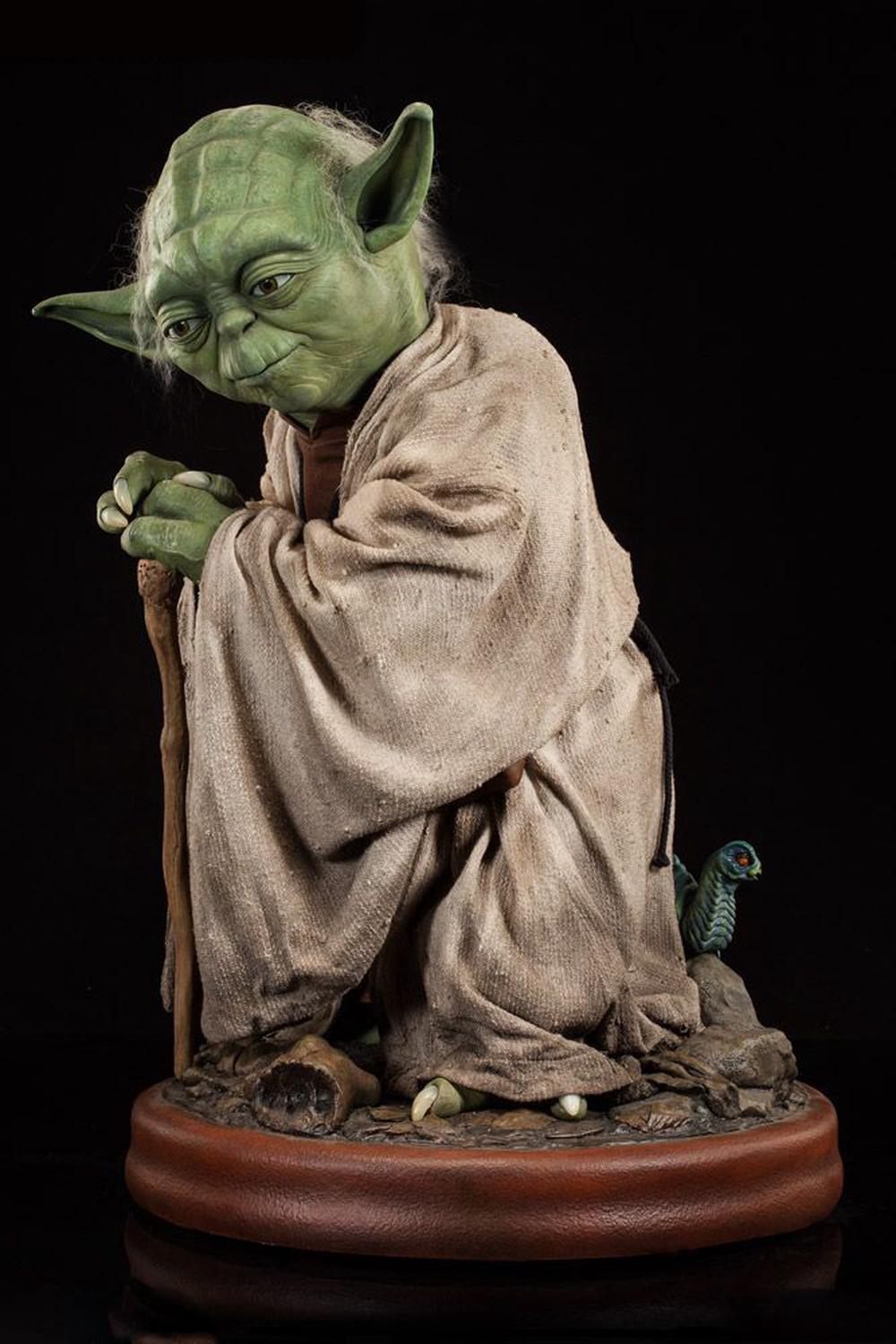 Star Wars - Yoda Life-Size Statue 