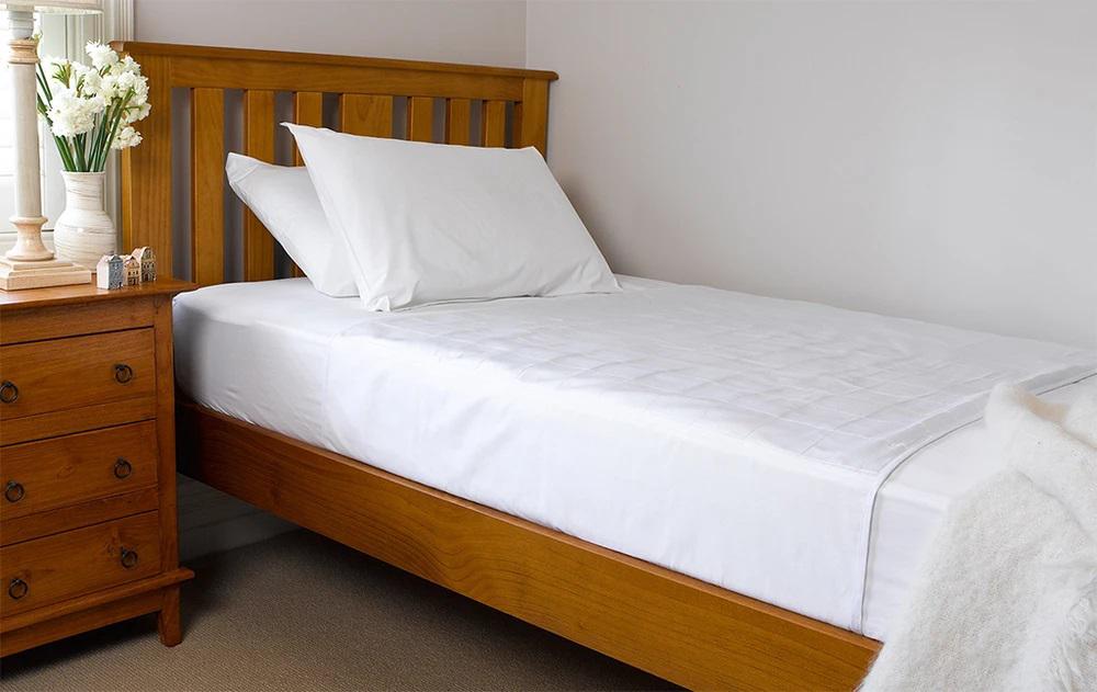 Bed Pad With Wings (White), 0799439507890