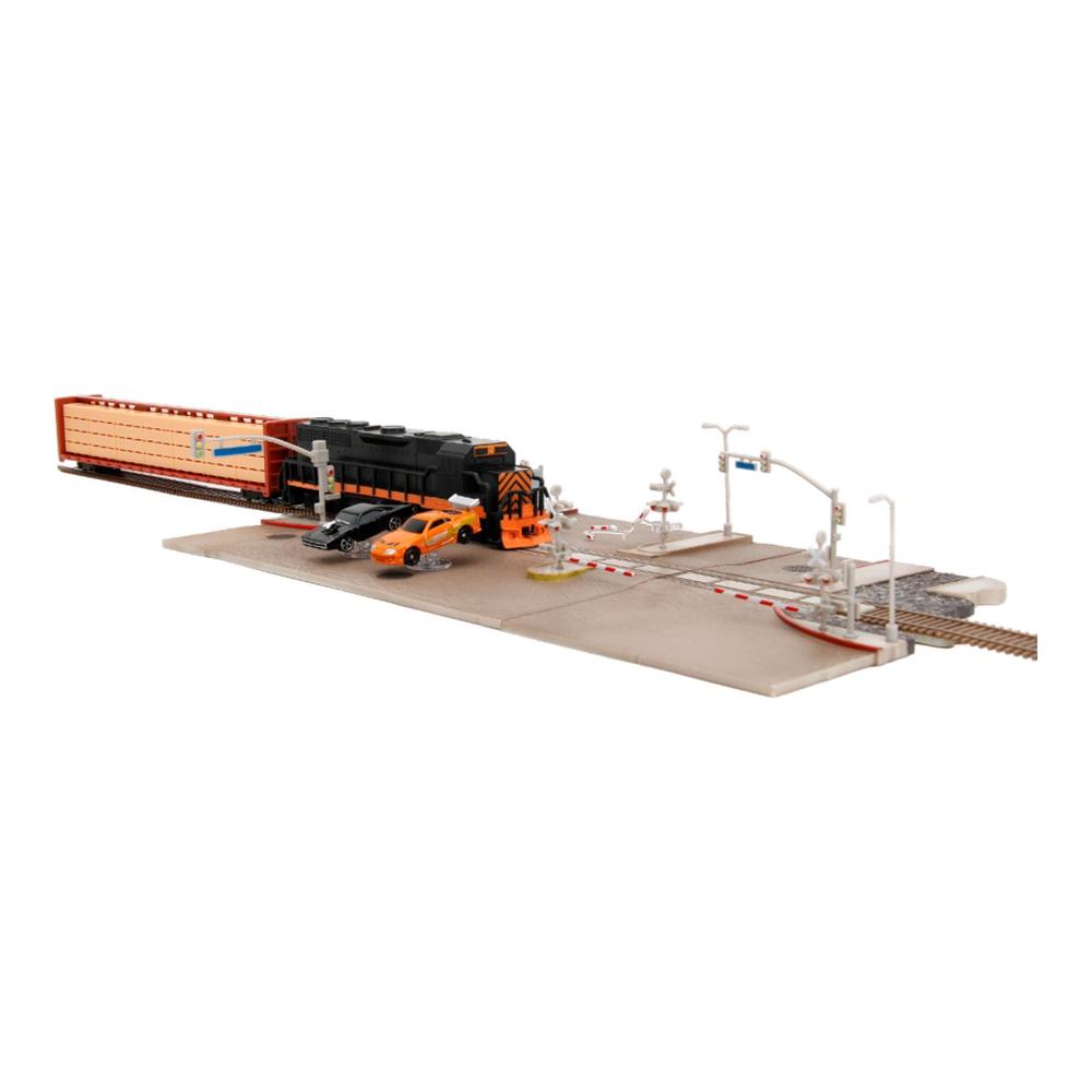 Fast & Furious - Nano Train Scene with 2 Vehicles, 0801310349151
