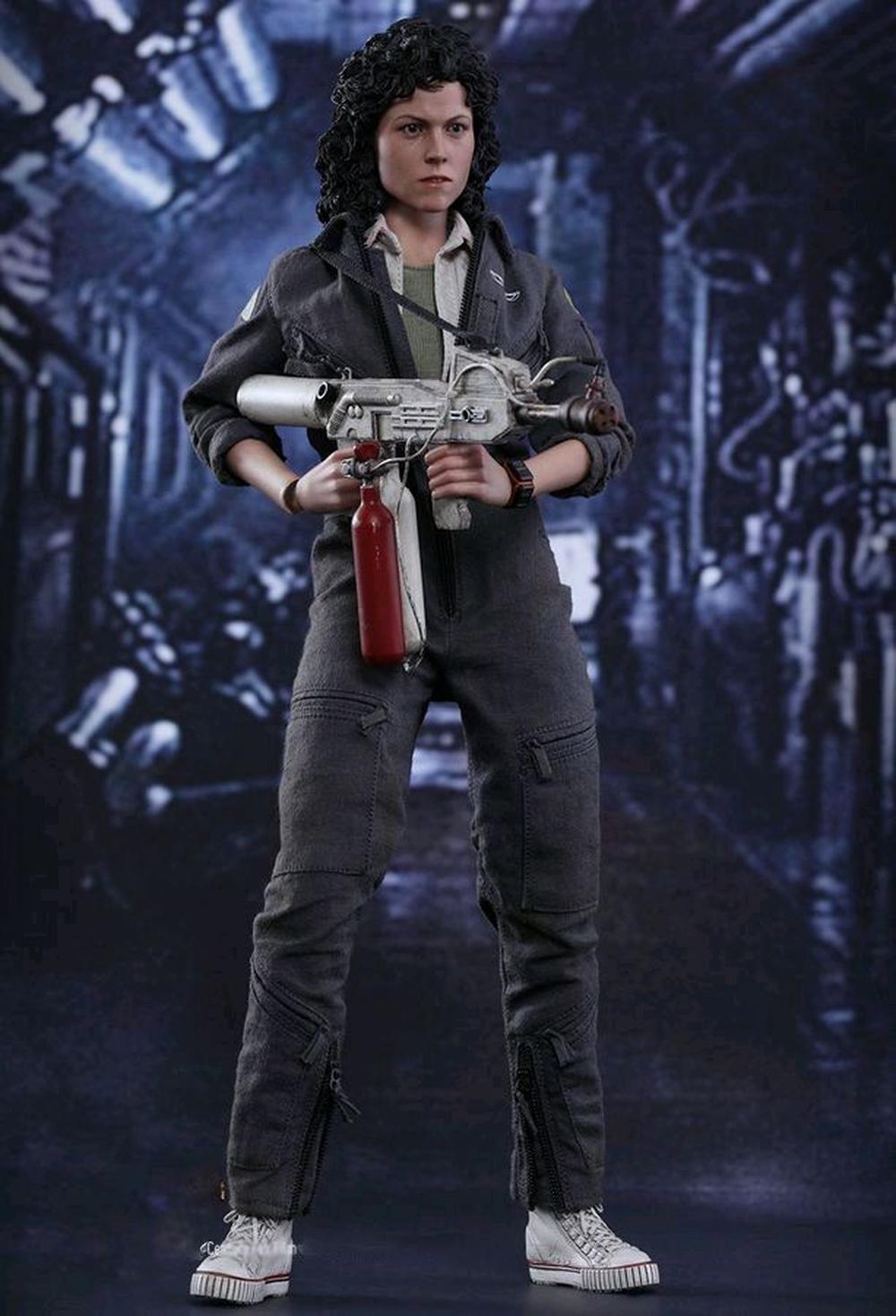 Hot Toys Alien Ellen Ripley Scale Action Figure Buy Online At The Nile