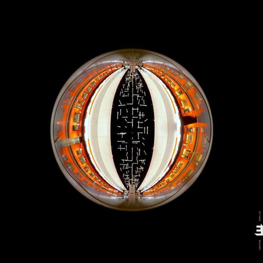 Sphere - ISBN: 5060509790630