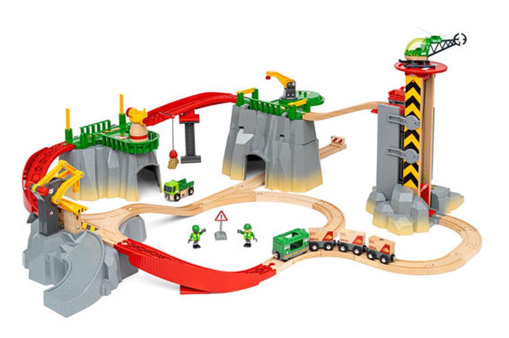 brio cargo mountain set