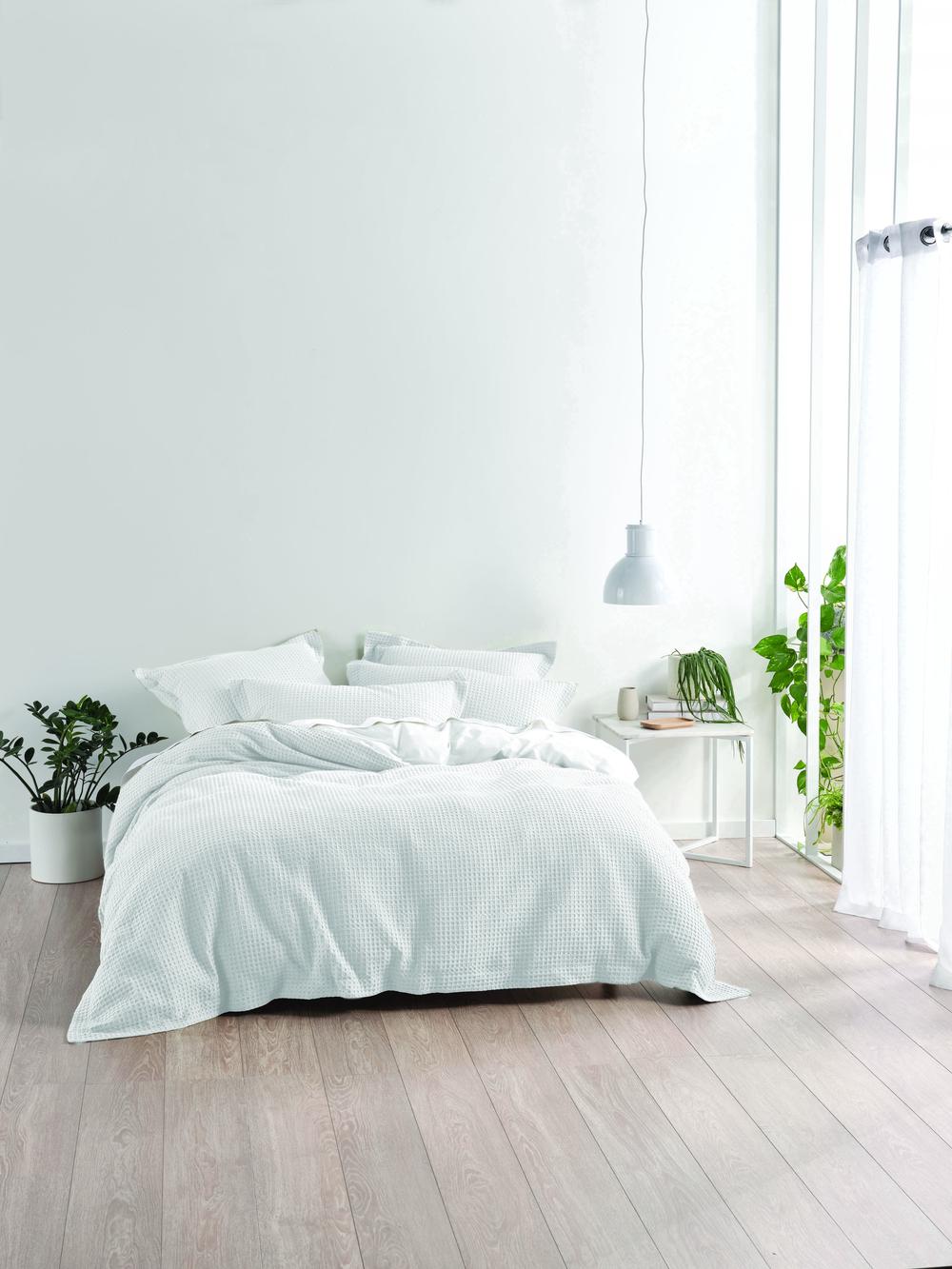 Deluxe Waffle Quilt Cover Set (White), 9317146227972