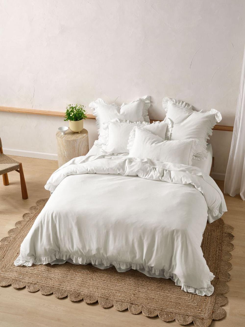 Linen House Vintage Ruffle Quilt Cover Set (White) - Queen by Linen House - ISBN: 9317146538887