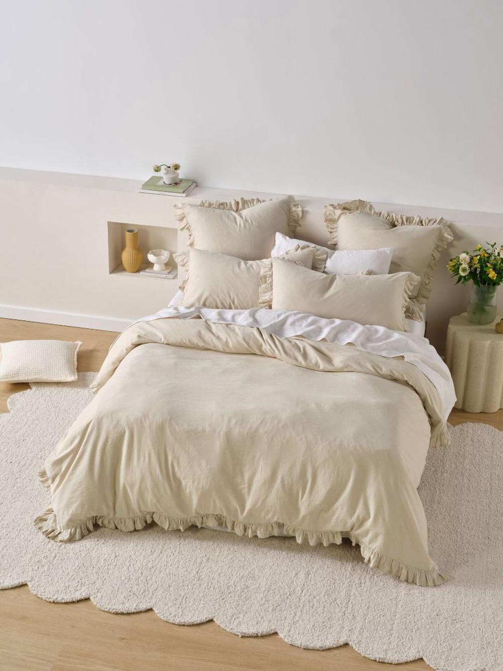 Linen House Vintage Ruffle Quilt Cover Set (Natural) - Queen by Linen House - ISBN: 9317146538894