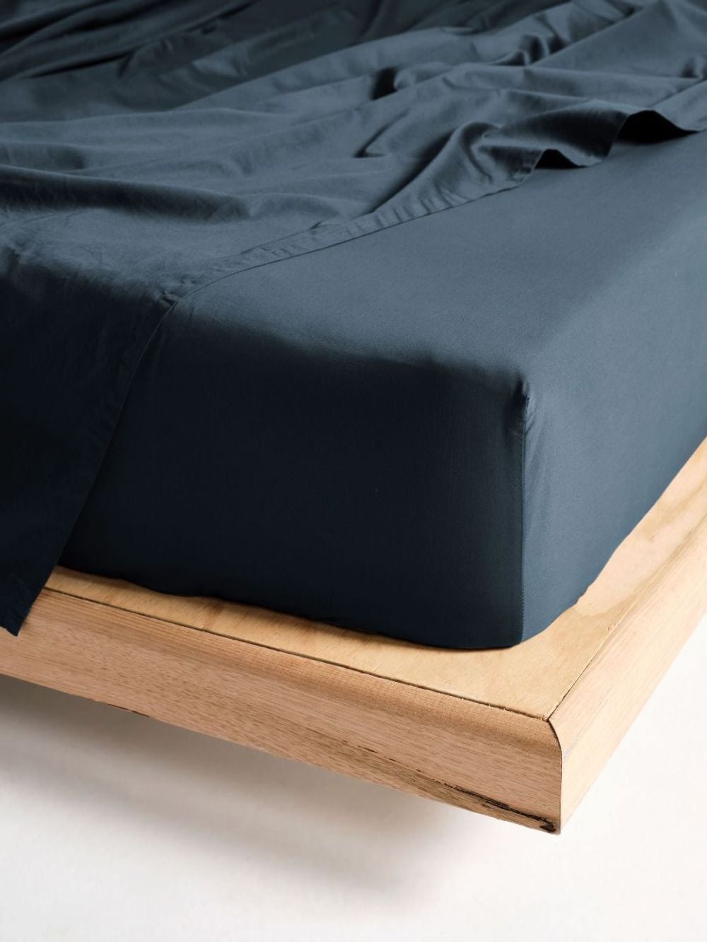 Linen House Augusta Fitted Sheet (Navy) - Queen by Linen House - ISBN: 9317146547667
