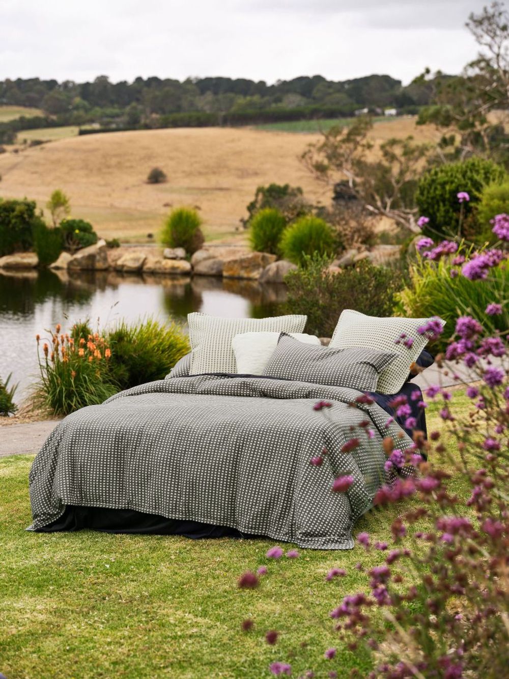 Linen House Cotswold Quilt Cover Set (Shadow) - Queen by Linen House - ISBN: 9317146552128