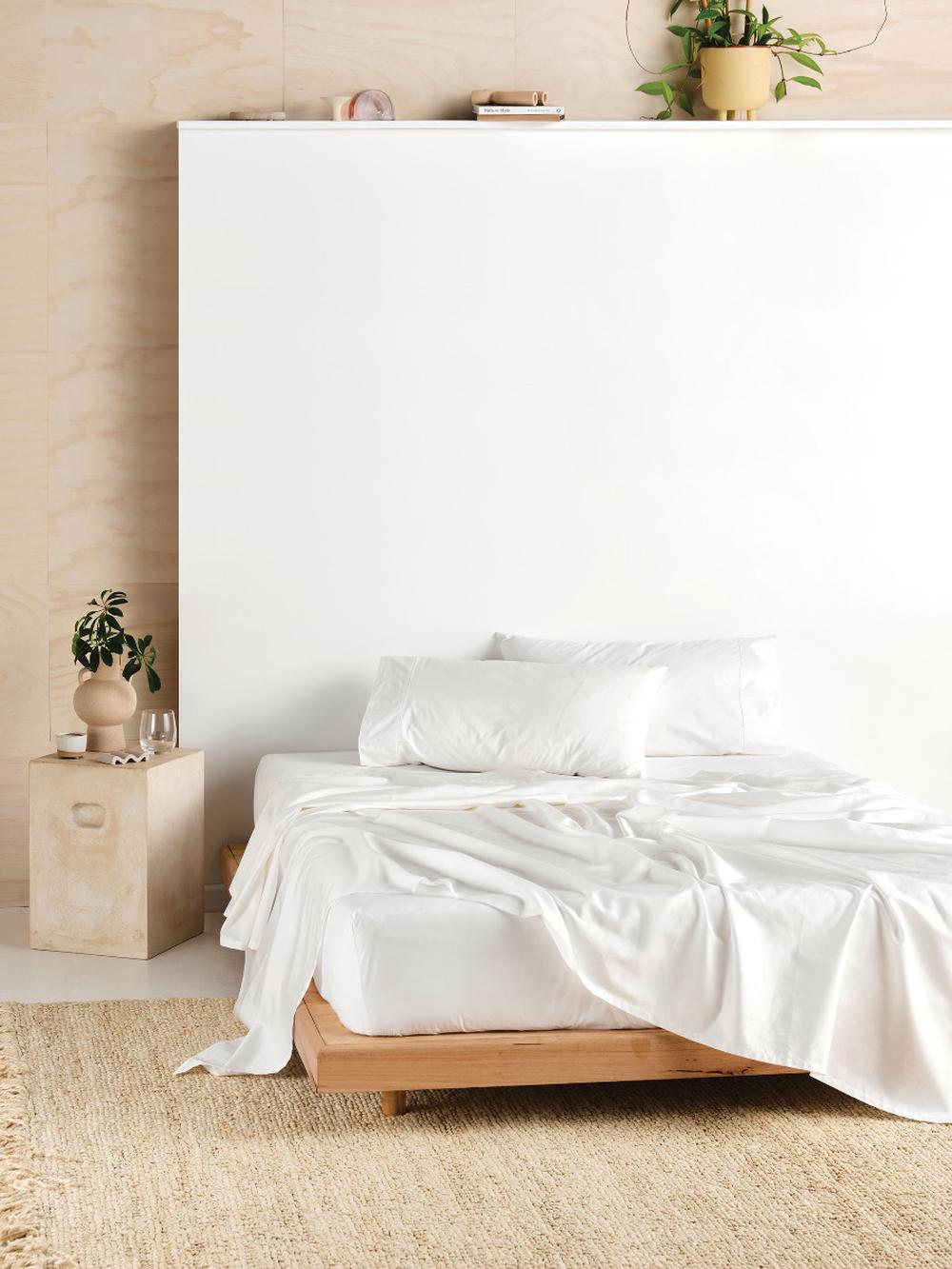 Linen House Vienna Fitted Sheet (White) - Single by Linen House - ISBN: 9317146564121