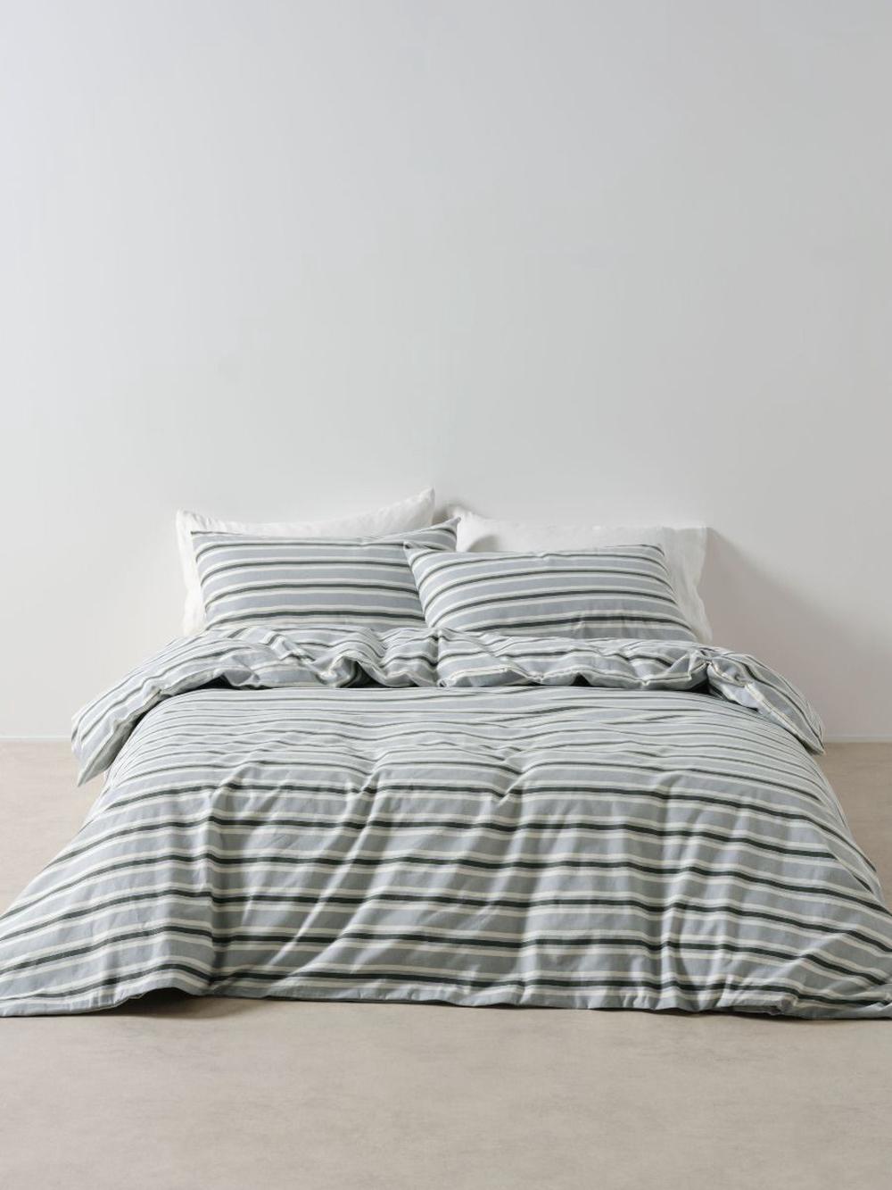 Linen House Holland Quilt Cover Set (Blue) - Queen by Linen House - ISBN: 9317146570771