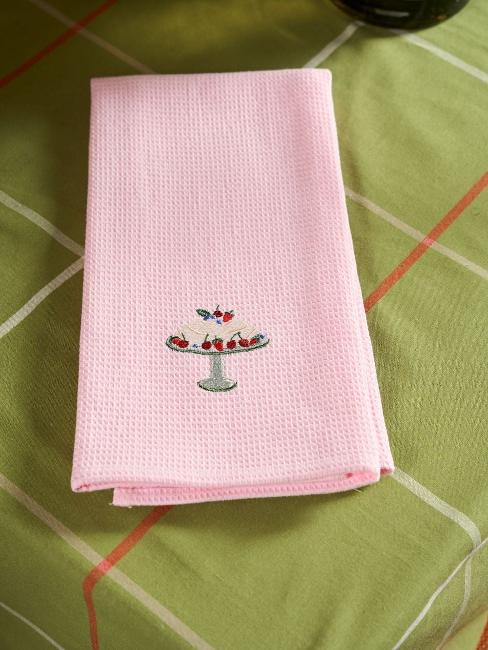 Linen House Pavlova Embroidered Tea Towel (Pink) - 50cm x 70cm by Linen House - ISBN: 9317146581708