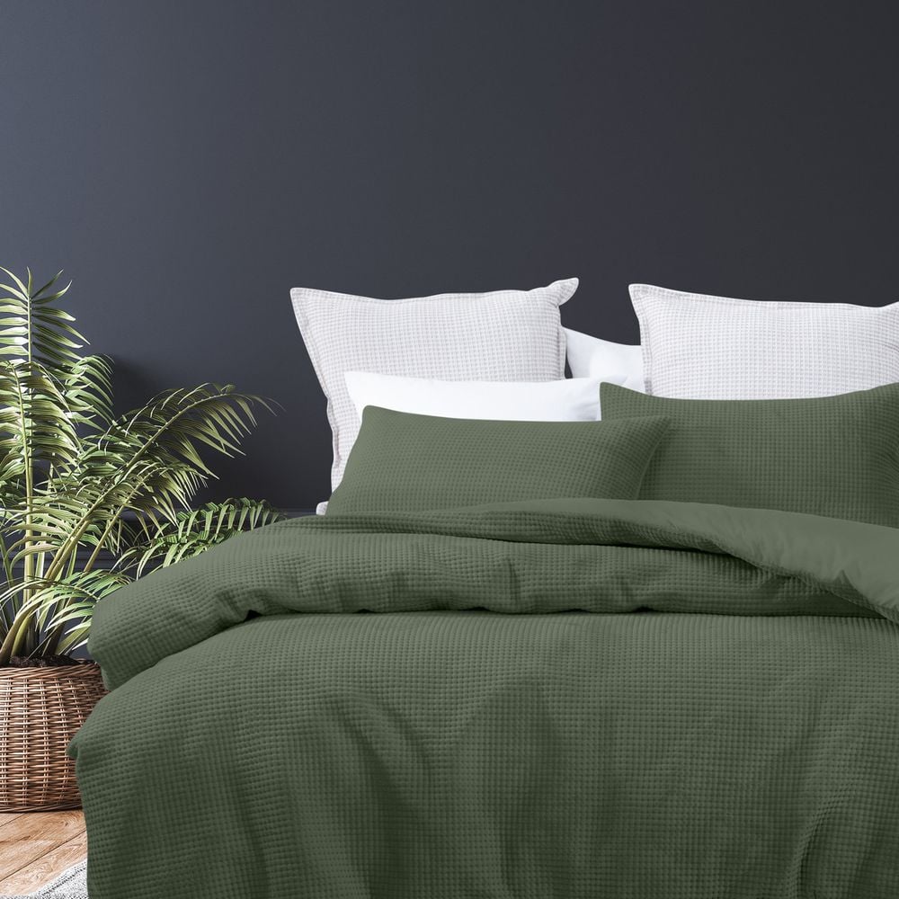 Bas Phillips Nathaniel Ultrasonic Quilt Cover Set (Moss) - Queen by Bas Phillips - ISBN: 9345709120583