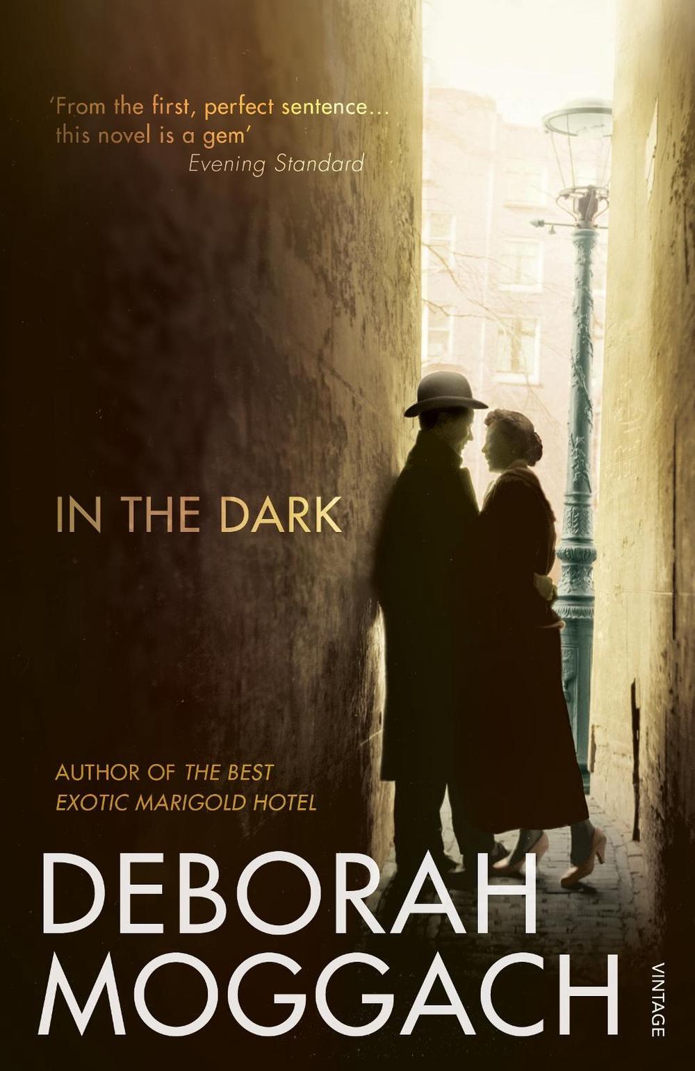 In the Dark by Deborah Moggach - ISBN: 9780099507123