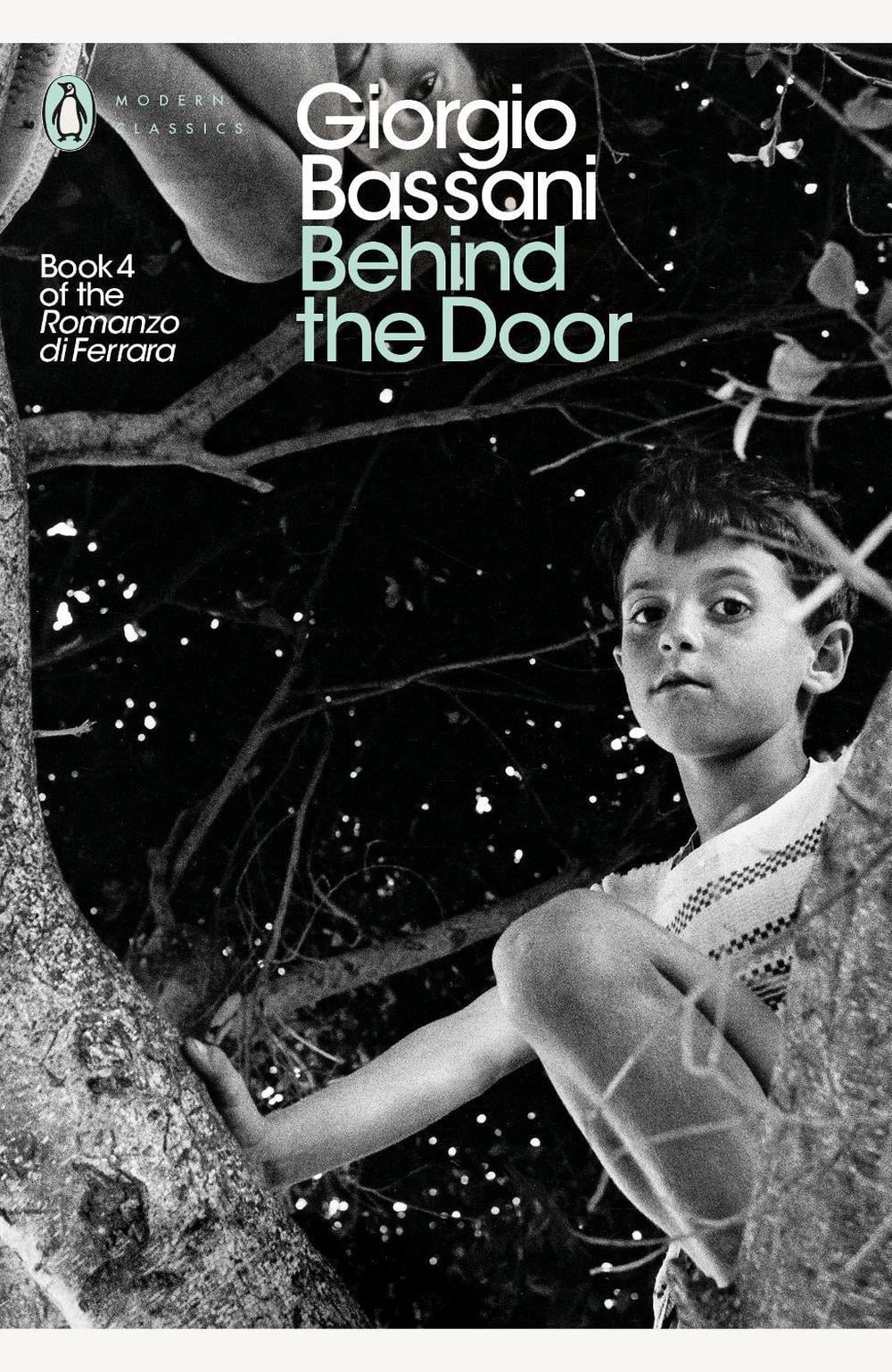Behind the Door by Giorgio Bassani - ISBN: 9780141192130