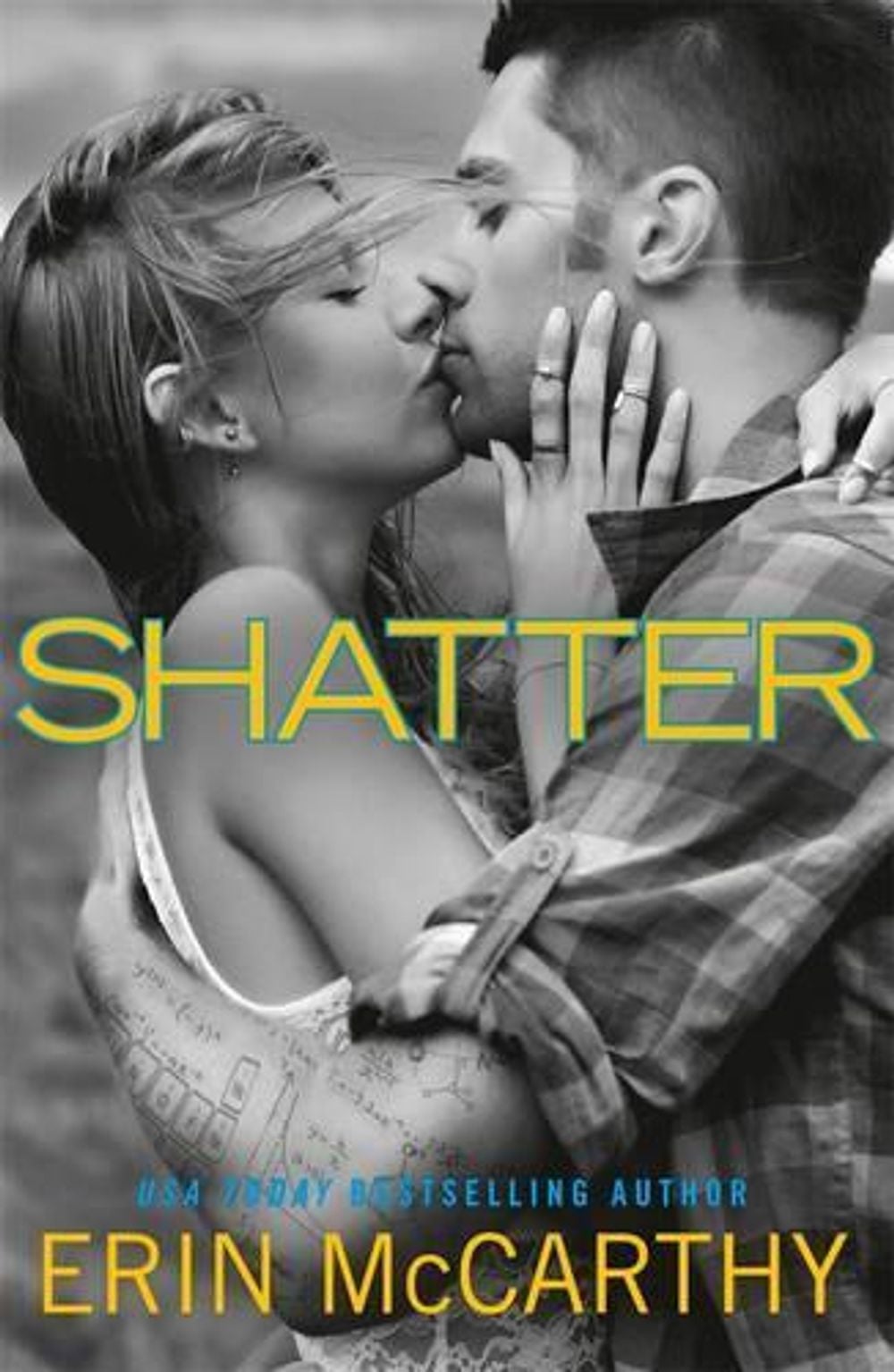 Shatter: True Believers Book 4 by Erin McCarthy - ISBN: 9780143571643