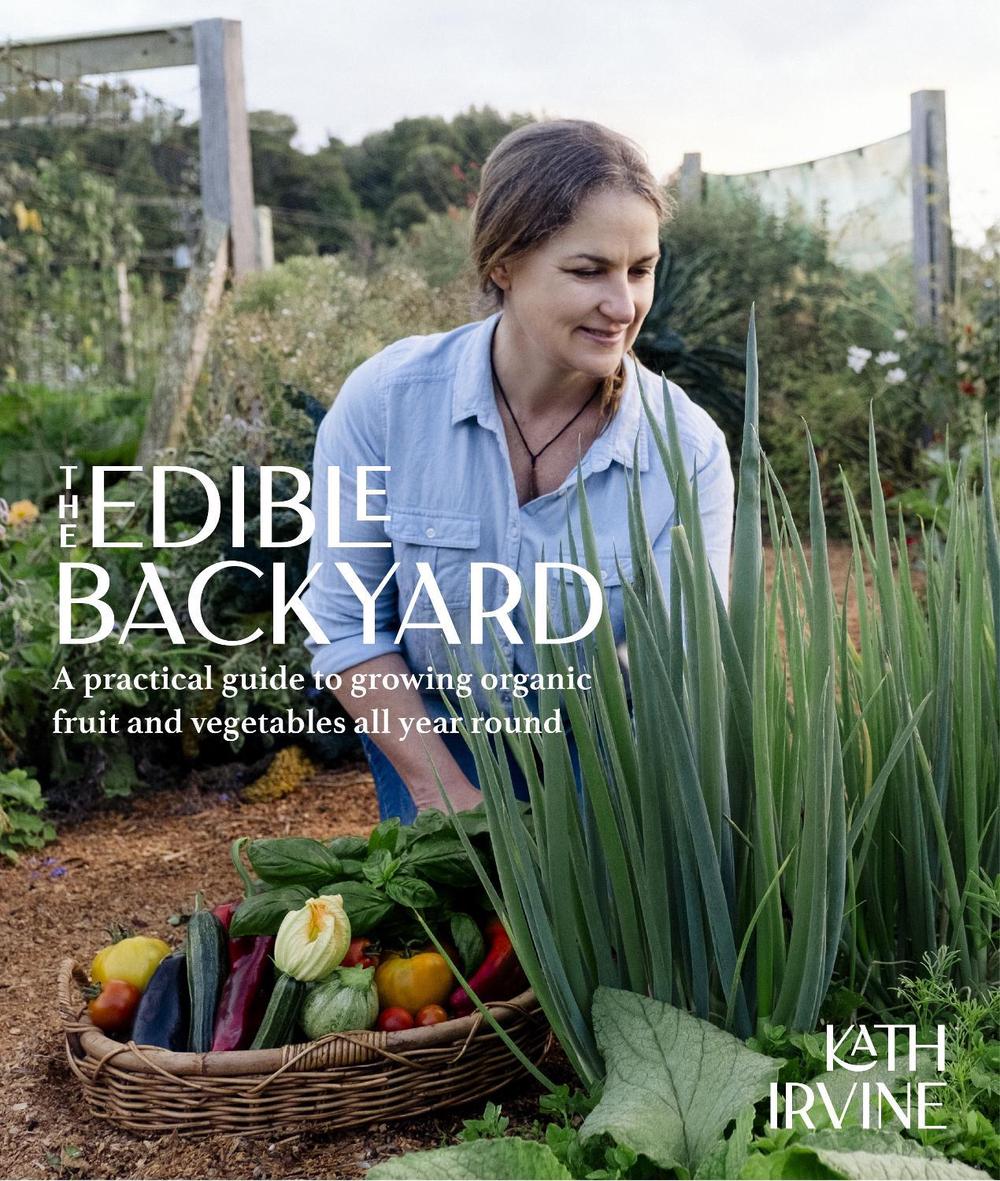 The Edible Backyard, 9780143775560
