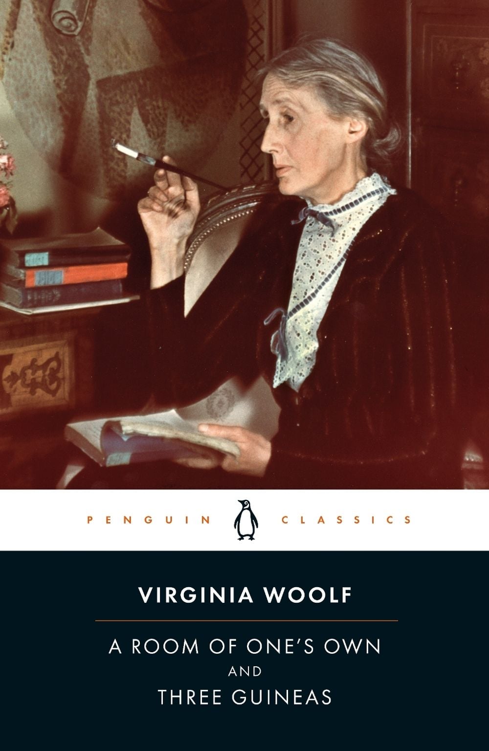 A Room of One's Own/Three Guineas by Virginia Woolf - ISBN: 9780241371978