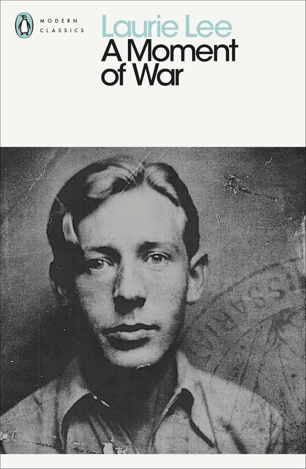 A Moment of War by Laurie Lee - ISBN: 9780241953297
