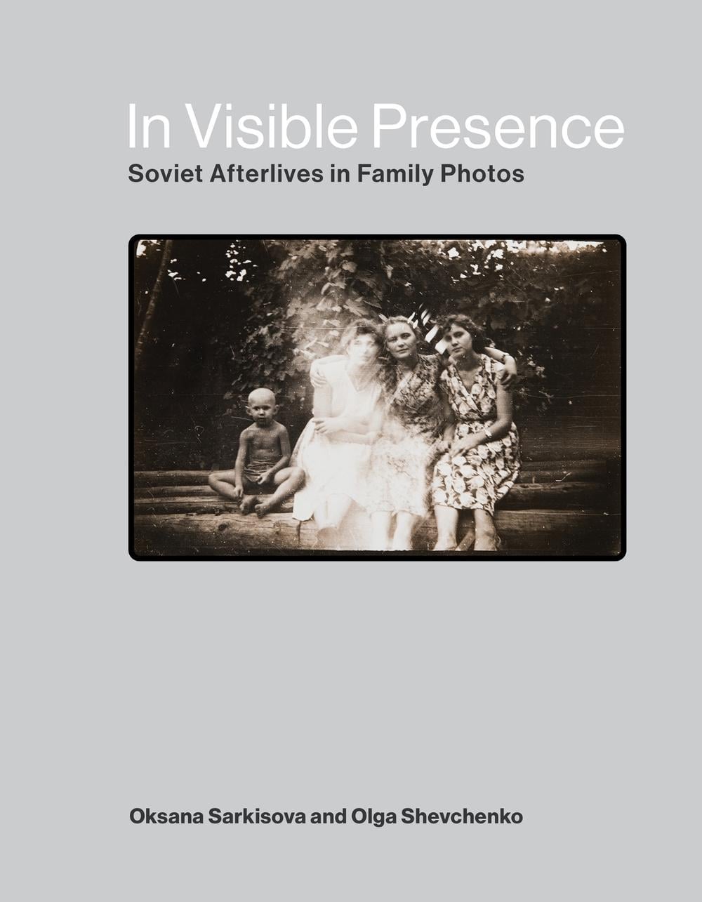 In Visible Presence by Oksana Sarkisova - ISBN: 9780262048279