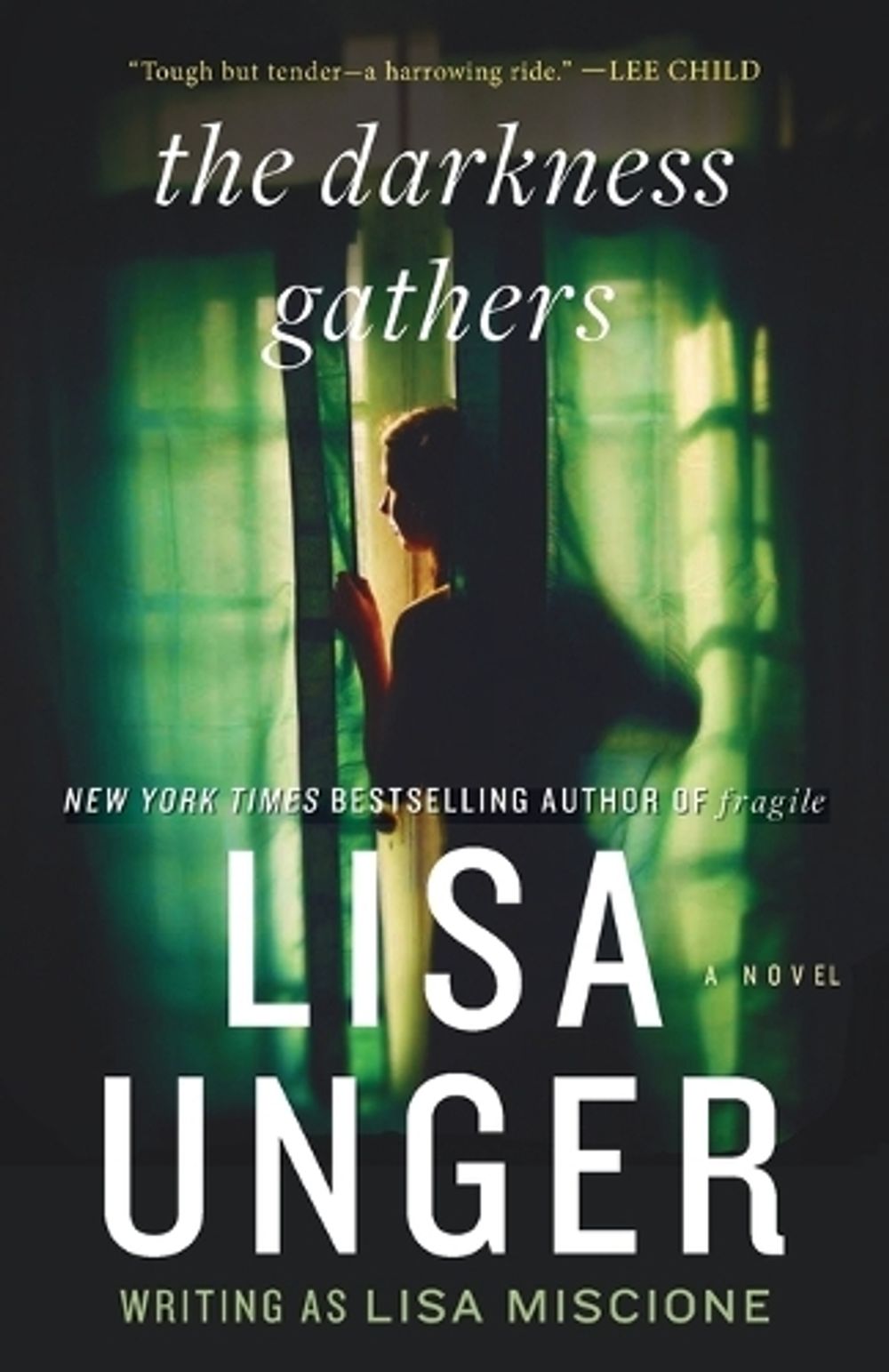 The Darkness Gathers by Lisa Unger - ISBN: 9780307953117