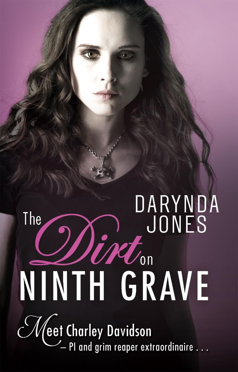 The Dirt on Ninth Grave by Darynda Jones - ISBN: 9780349411415