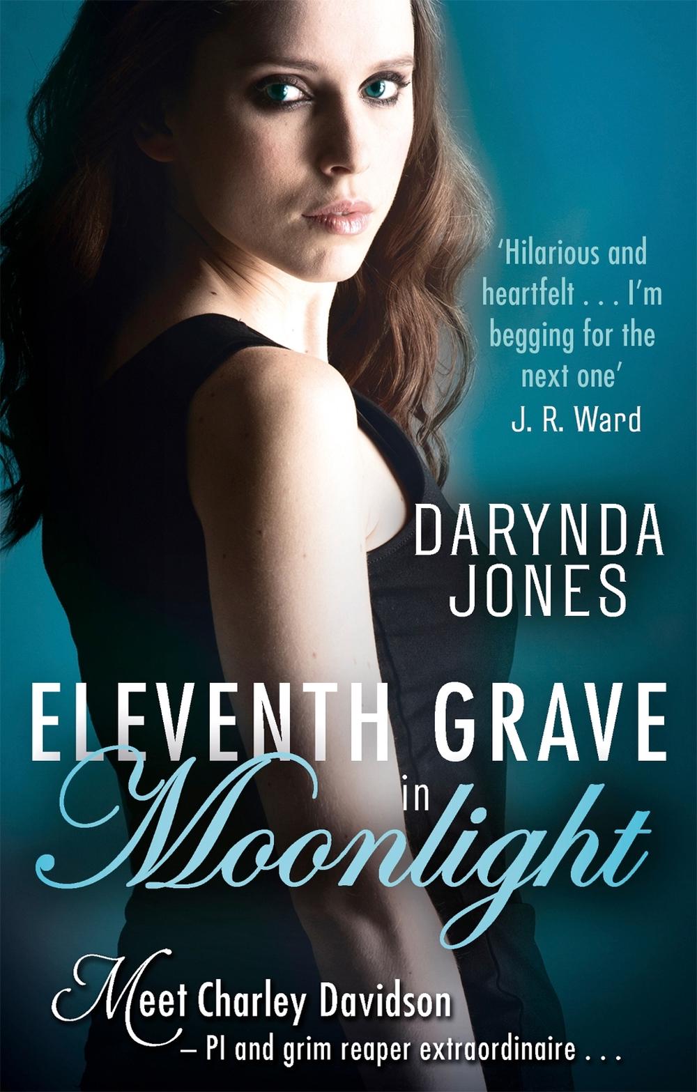 Eleventh Grave in Moonlight by Darynda Jones - ISBN: 9780349411446