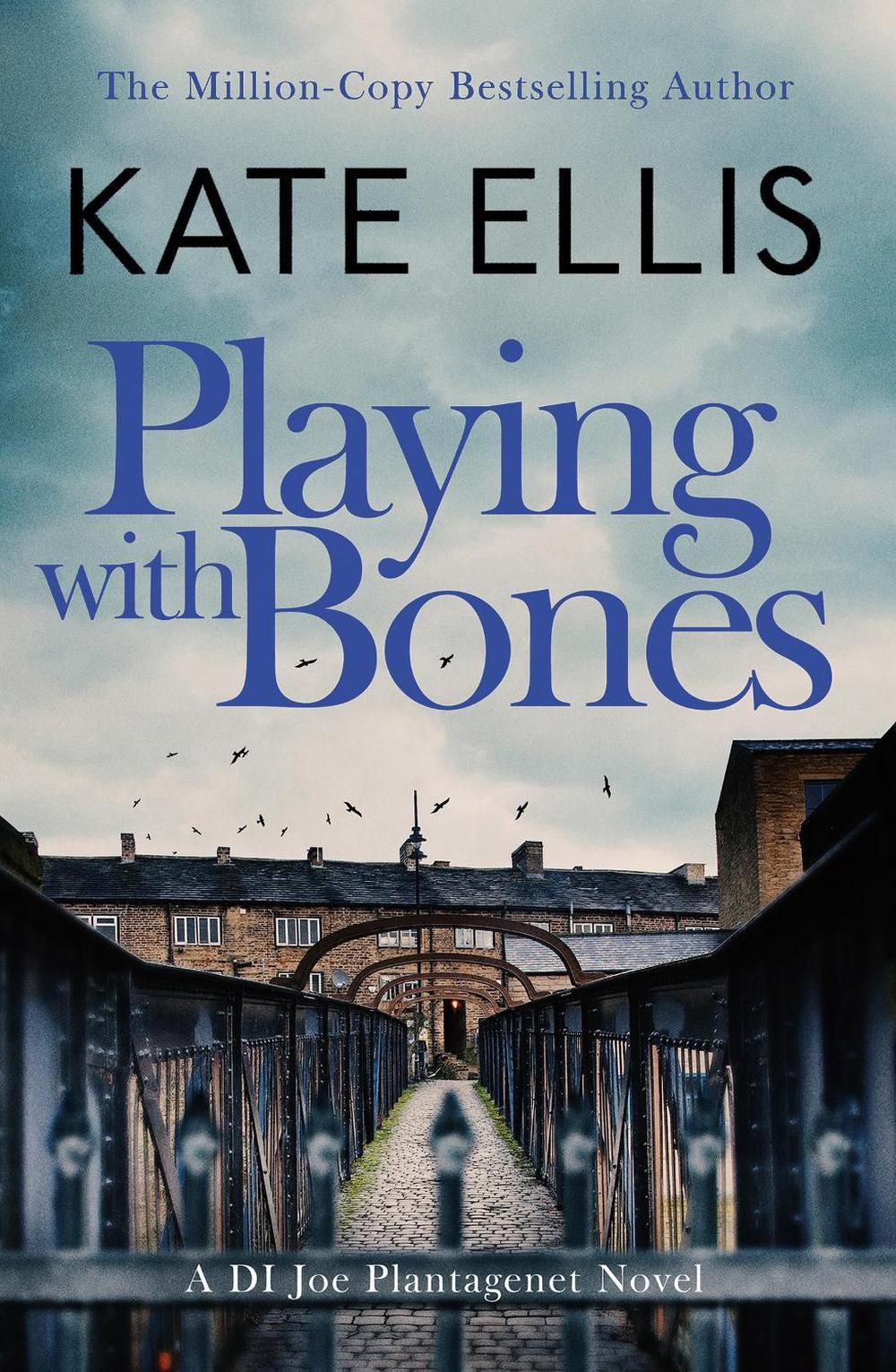 Playing With Bones by Kate Ellis - ISBN: 9780349434919