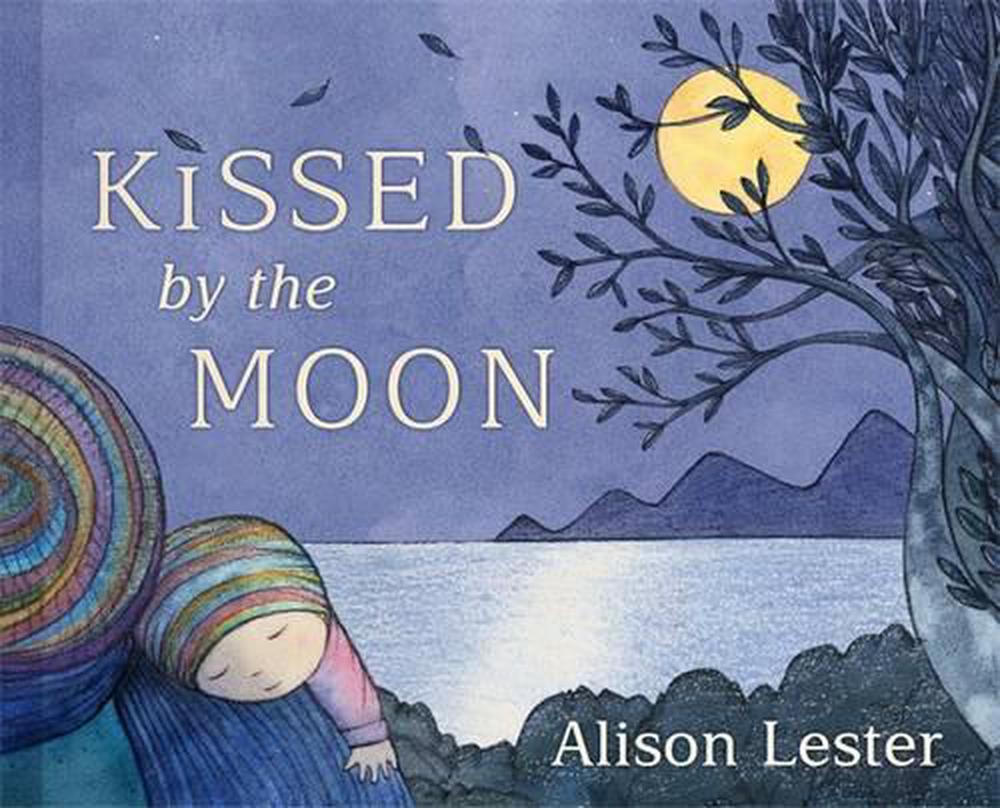 Kissed by the moon, 9780670076758