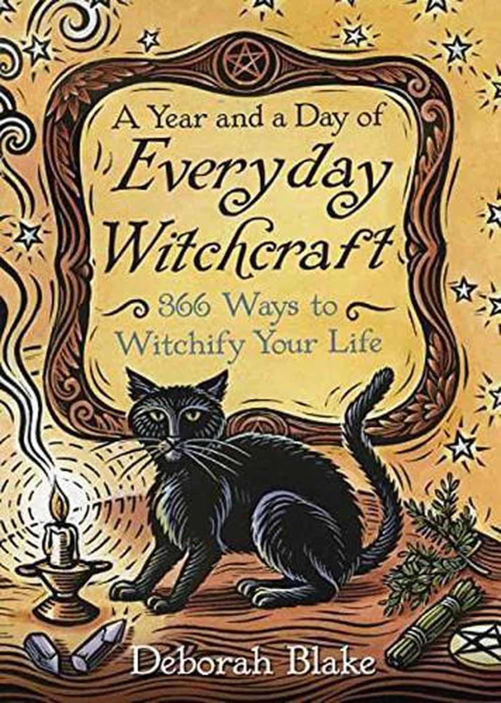 A Year and a Day of Everyday Witchcraft, 9780738750927
