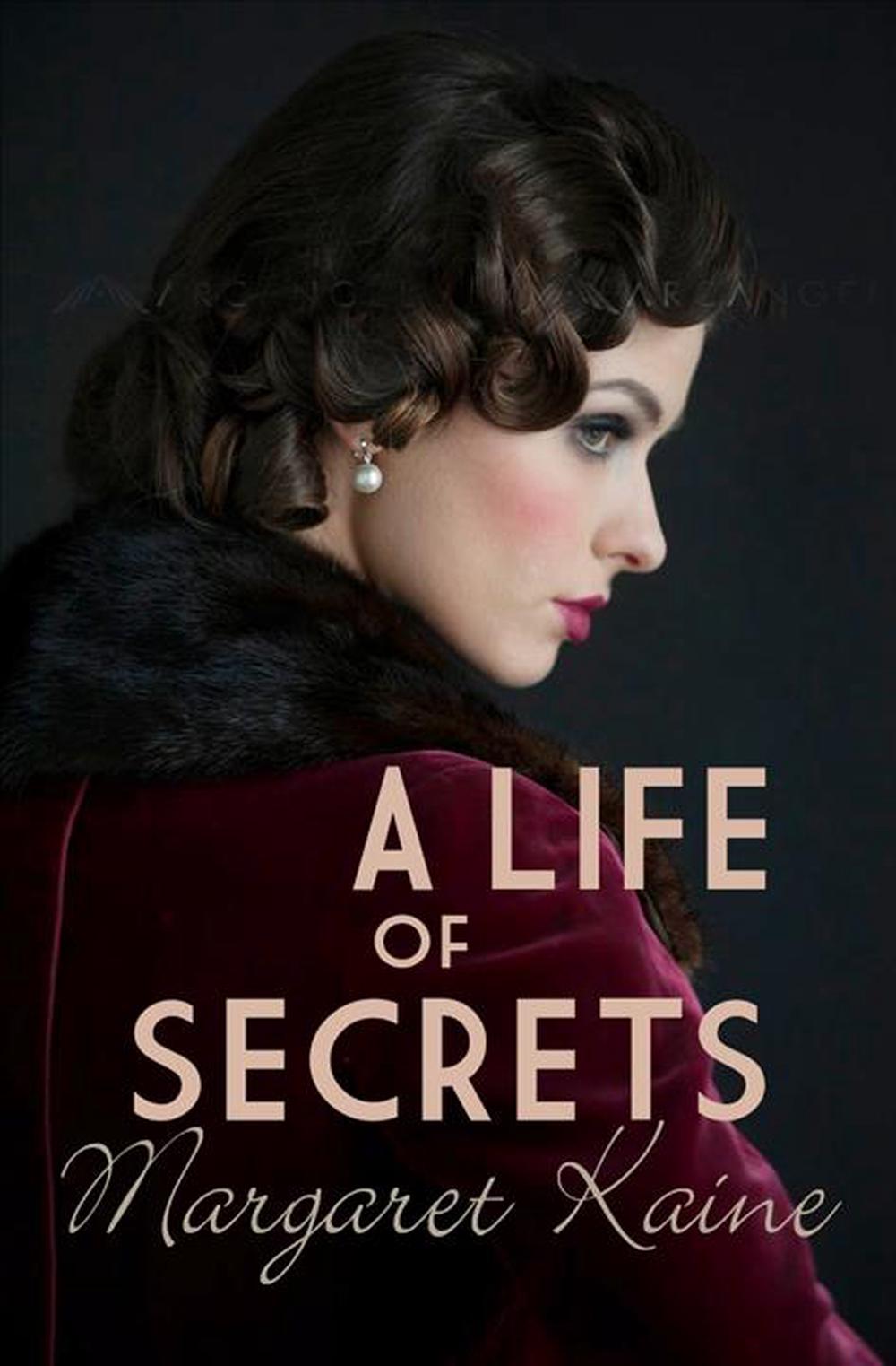 A Life of Secrets, 9780749025007