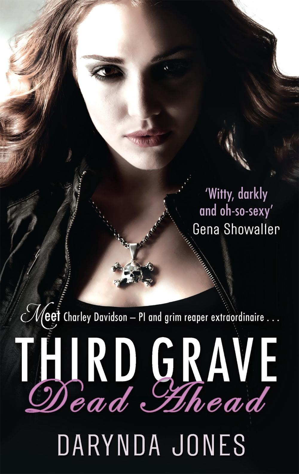 Third Grave Dead Ahead by Darynda Jones - ISBN: 9780749956141