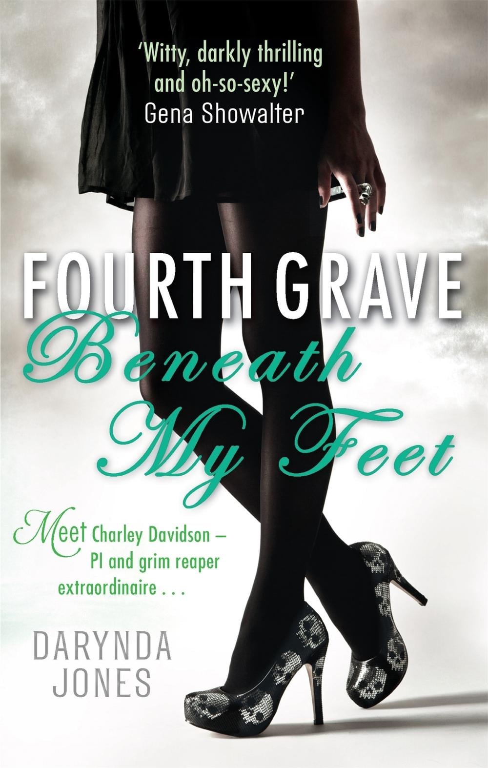 Fourth Grave Beneath My Feet by Darynda Jones - ISBN: 9780749959173