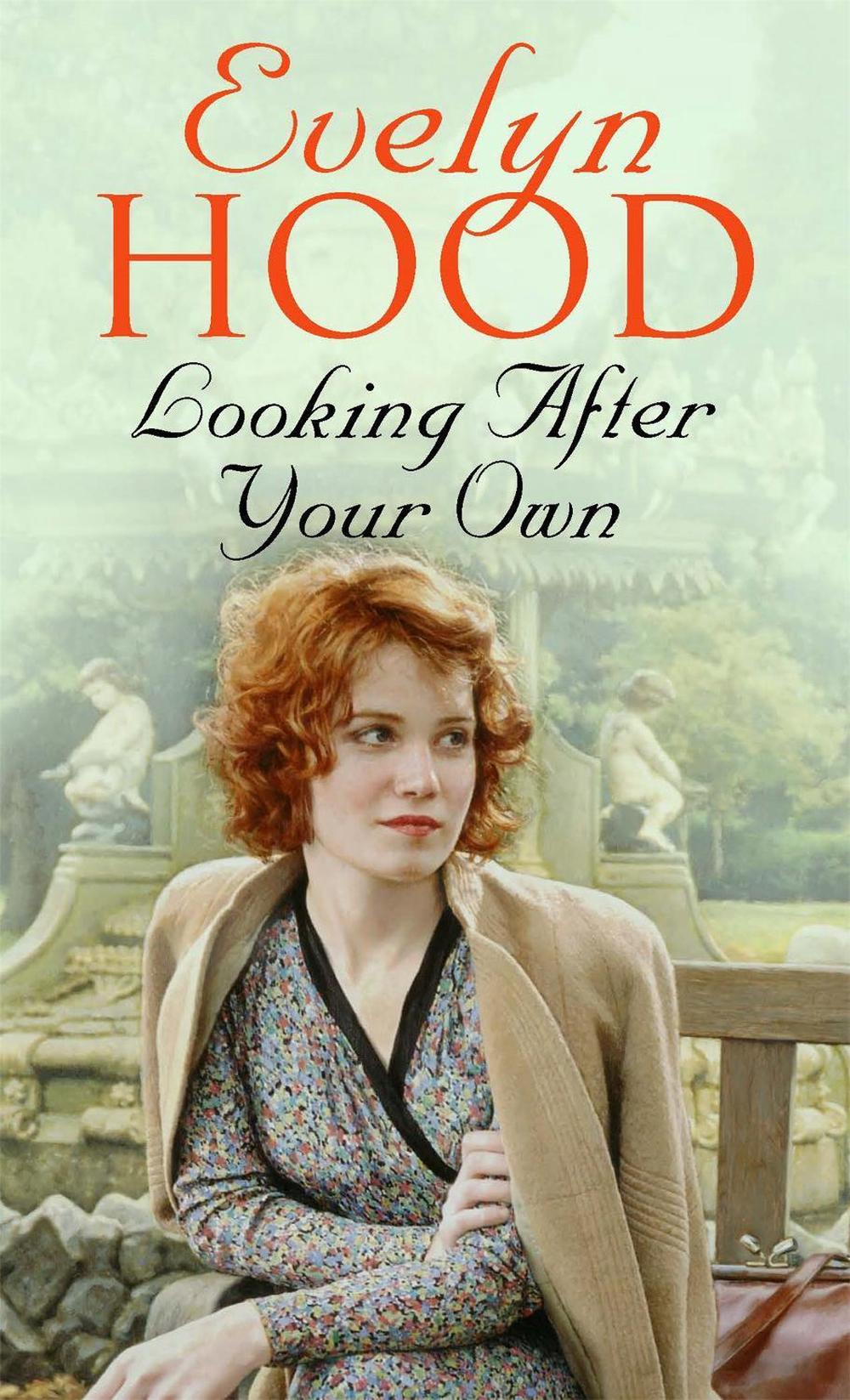 Looking After Your Own by Evelyn Hood - ISBN: 9780751552461