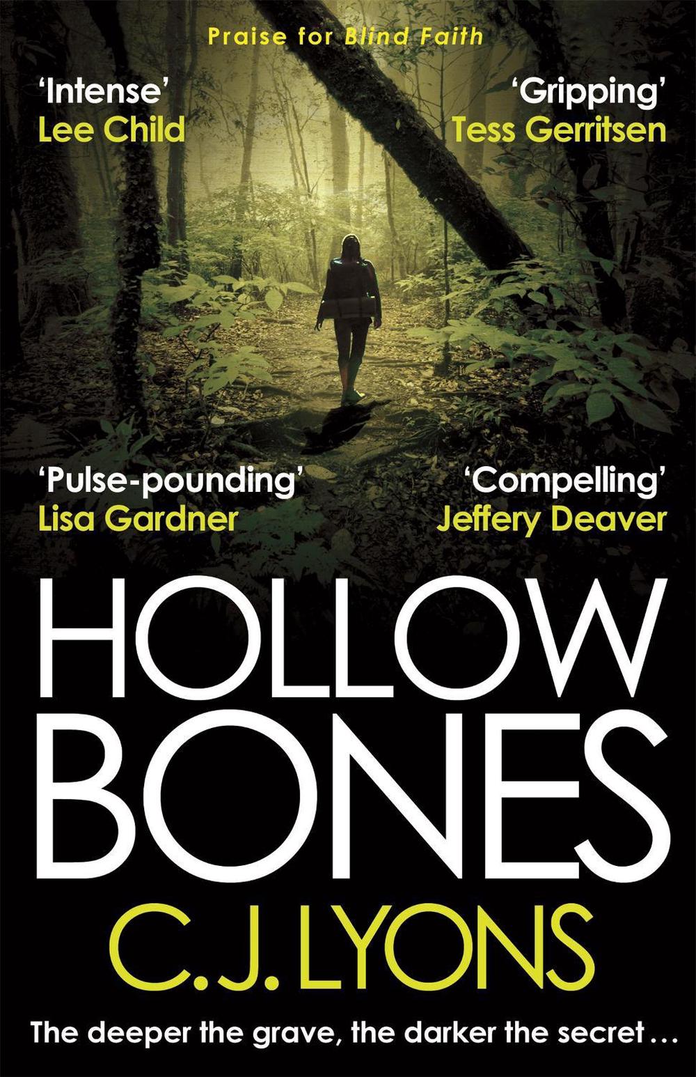 Hollow Bones by C.J. Lyons - ISBN: 9780751557671