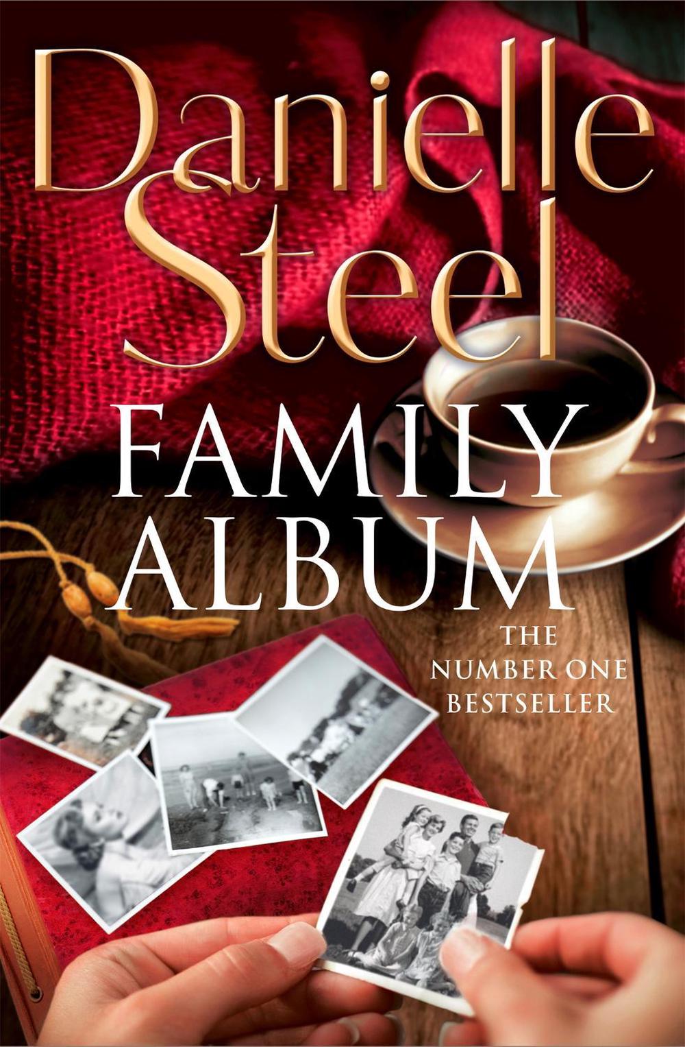 Family Album by Danielle Steel - ISBN: 9780751579529