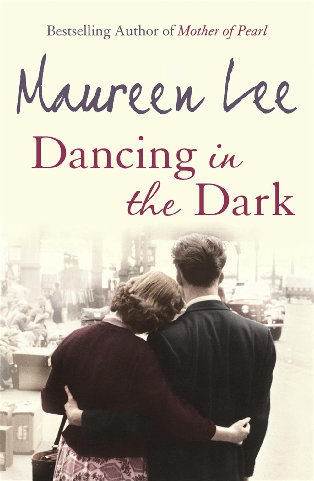 Dancing In The Dark by Maureen Lee - ISBN: 9780752834436