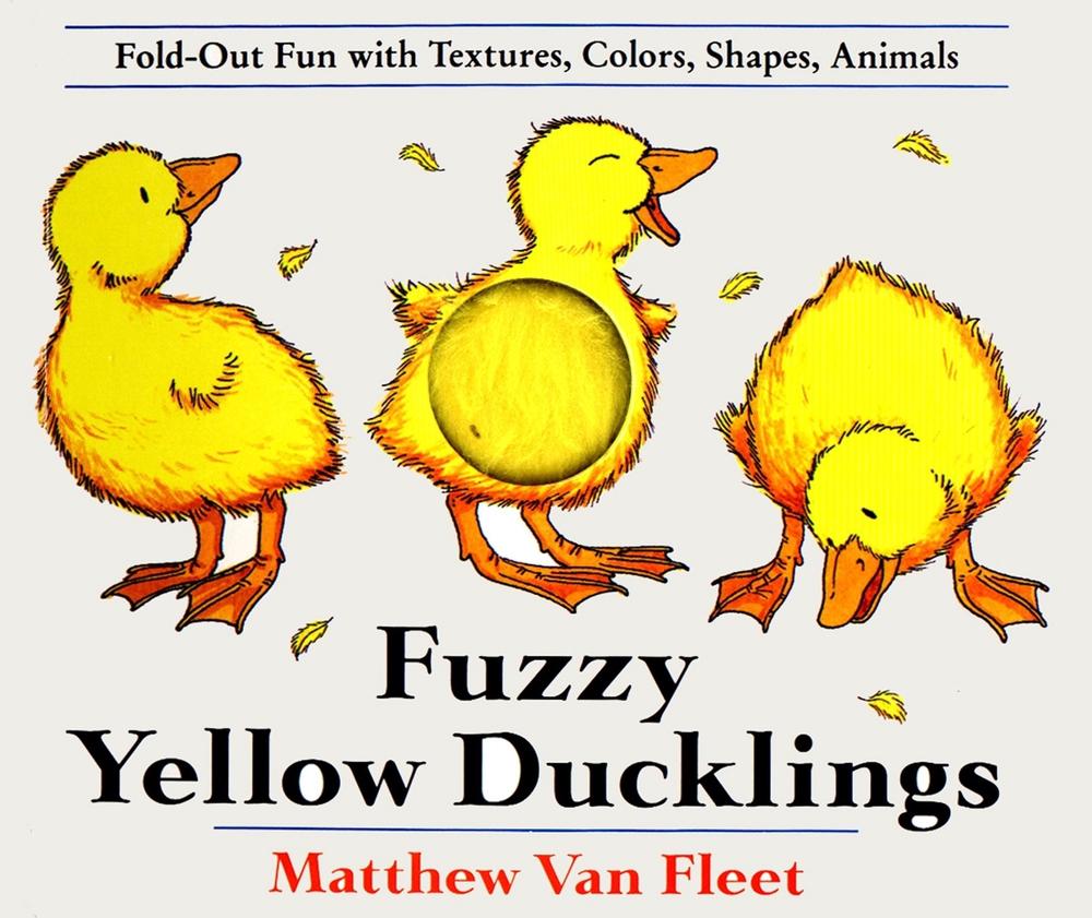 Fuzzy Yellow Ducklings, 9780803717596