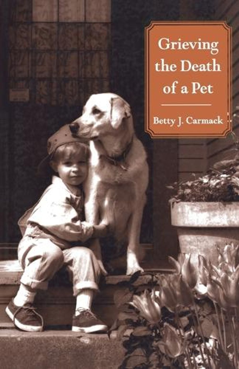 Grieving the Death of a Pet by Betty J. Carmack - ISBN: 9780806643489