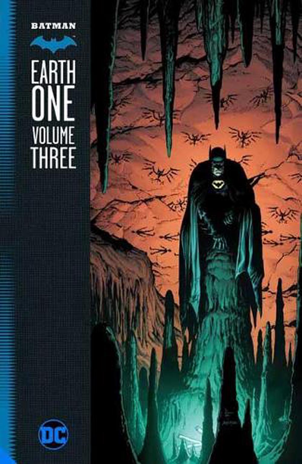 Batman: Earth One Vol. 3, 9781401259044