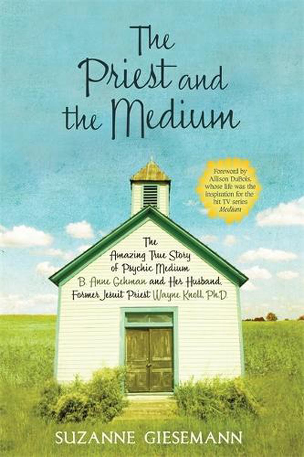 The Priest and the Medium, 9781401923099