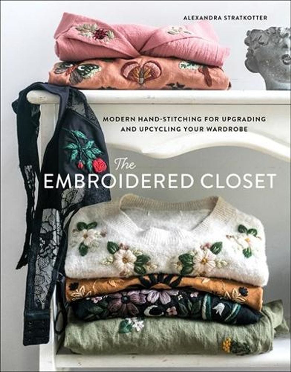 The Embroidered Closet by Alexandra Stratkotter - ISBN: 9781419758843