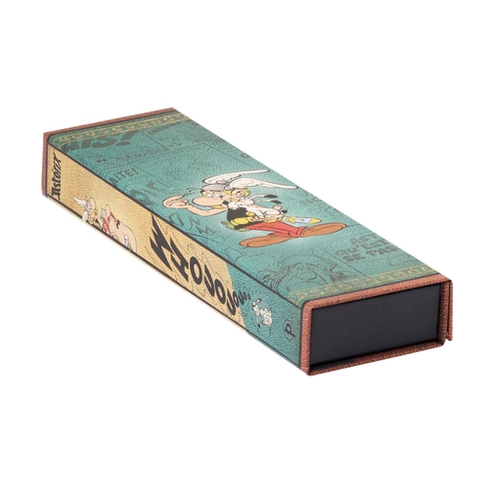 Asterix the Gaul (The Adventures of Asterix) Pencil Case (Wrap Closure) by Paperblanks - ISBN: 9781439797440