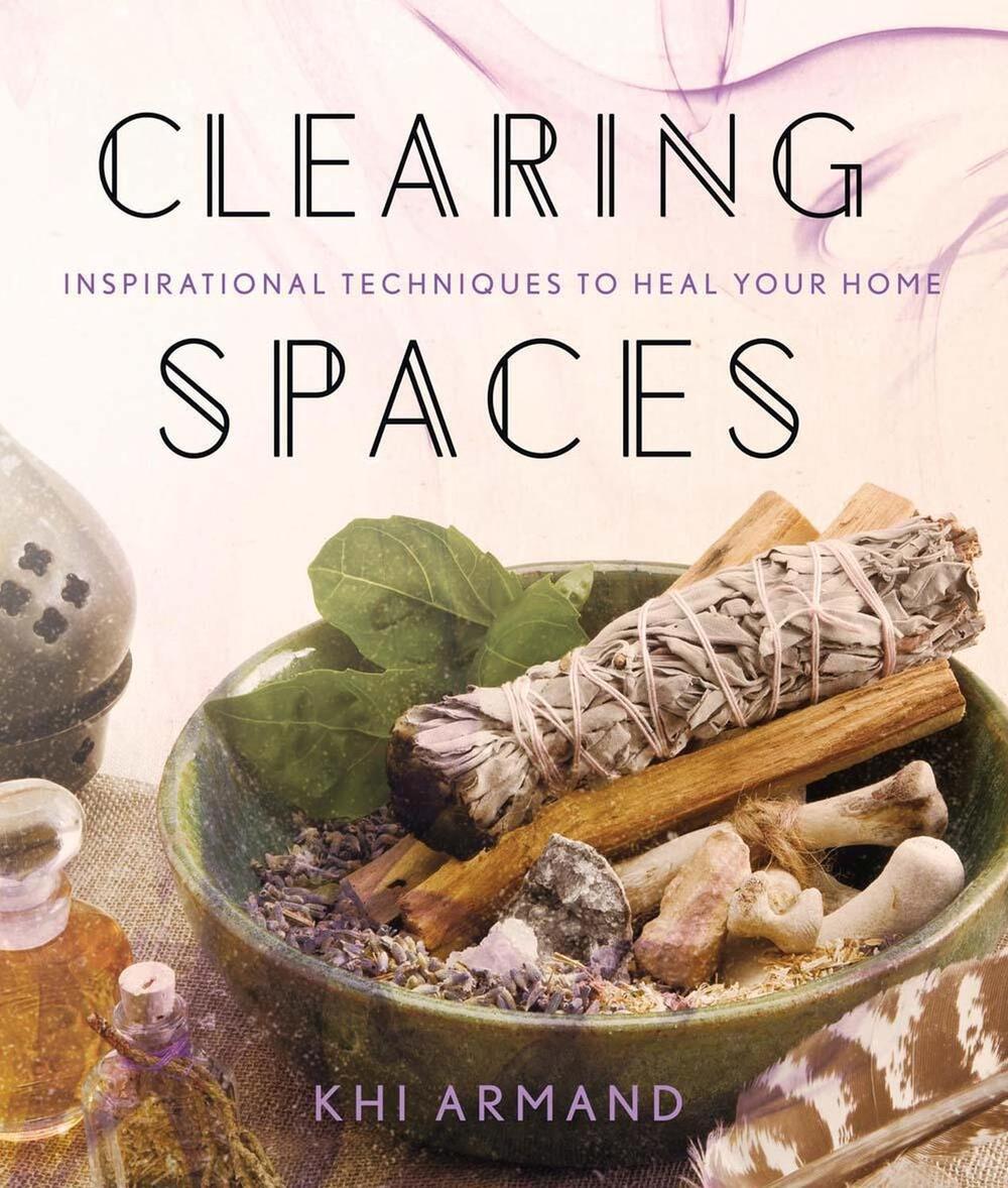 Clearing Spaces: Inspirational Techniques to Heal Your Home by Khi Armand - ISBN: 9781454919582